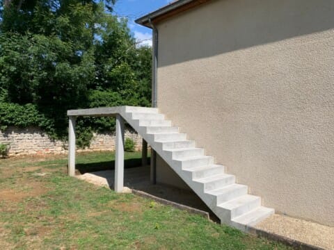 Terrasse suspendue en béton avec escaliers - SARL Rouget Sébastien